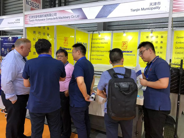 為客戶解答三合一電腦裁床問(wèn)題