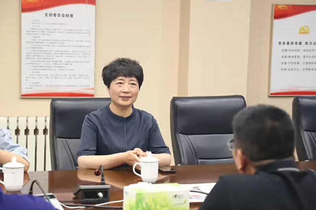 寶坻區(qū)總工會領(lǐng)導(dǎo)深入基層，為企業(yè)職工送關(guān)懷！